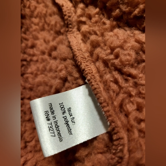 SO Faux fur women's zip-up jacket, casual Sleeveless pocket coat. - Picture 5 of 6